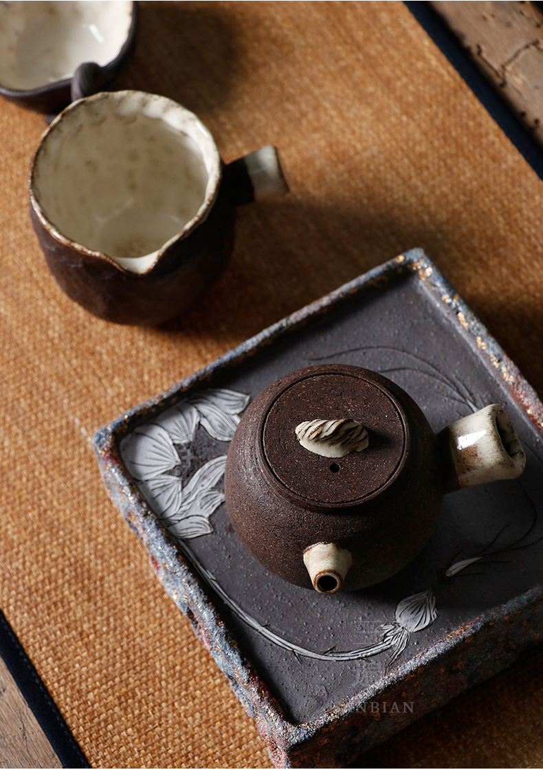 Hand-Held Teapot_03.jpg