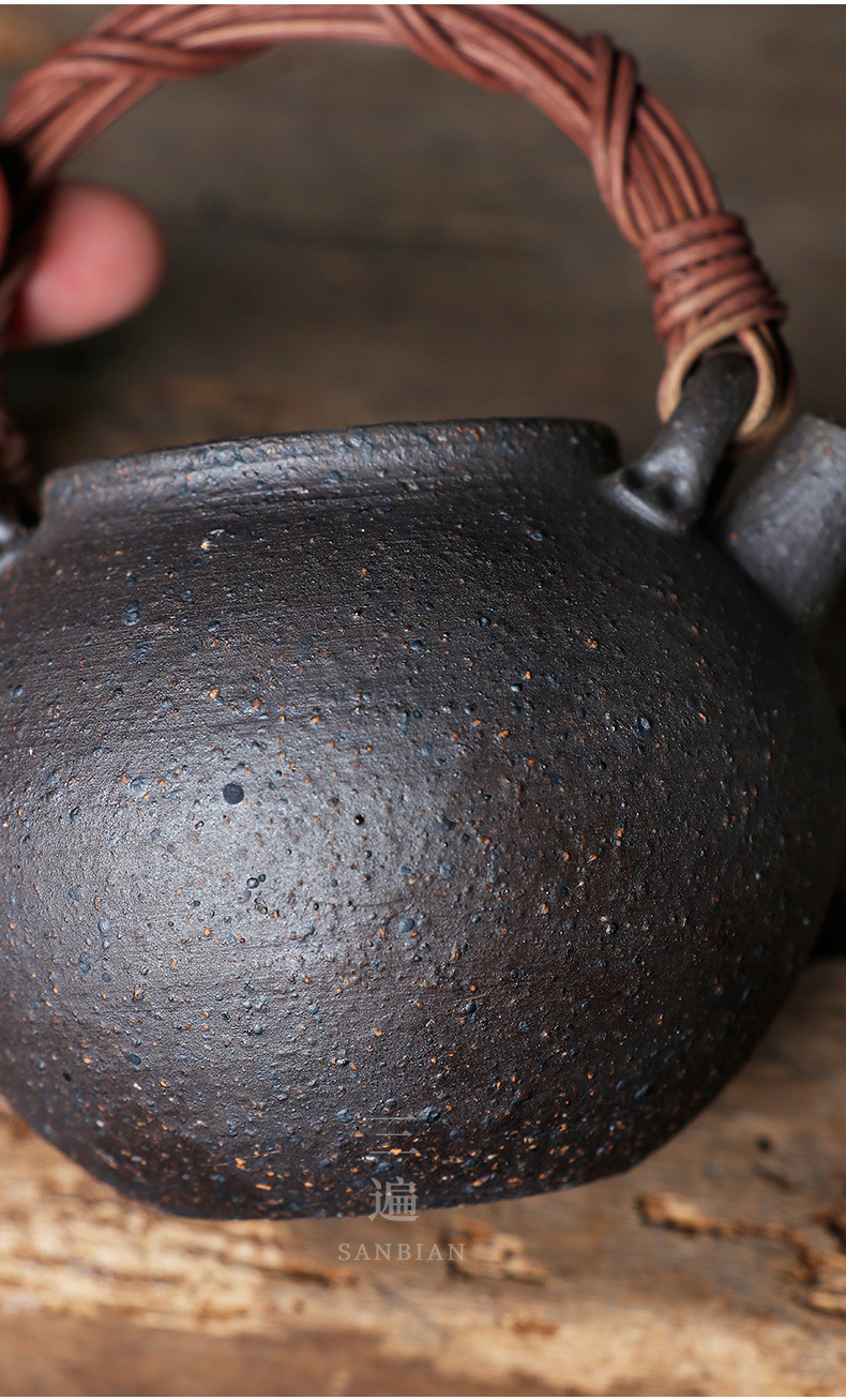 Mujin Loop-Handled Teapot_10.jpg