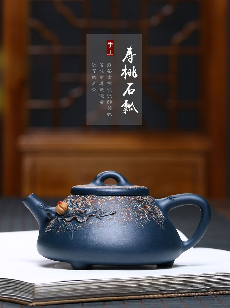 Longevity Peach Stone Ladle Details_01.jpg