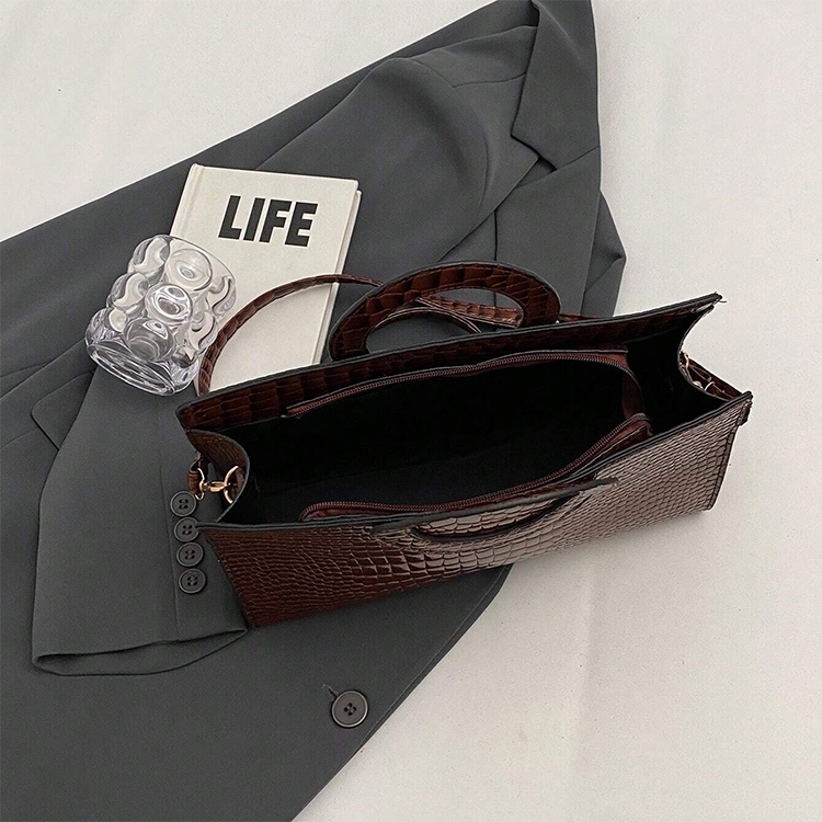 Retro Alligator Pattern Texture Leather Shoulder Bag