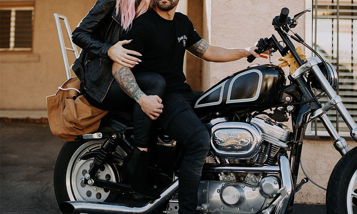 How Do Motorcyclists Spend Valentine's Day?-Ranbybox