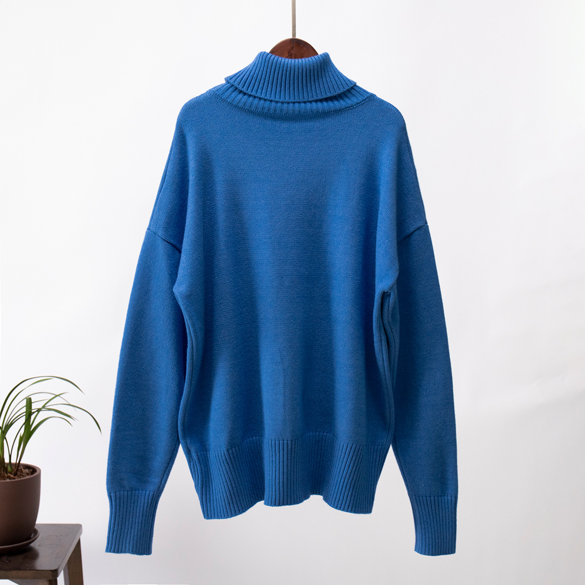 Loose knitted pullover sweater for women