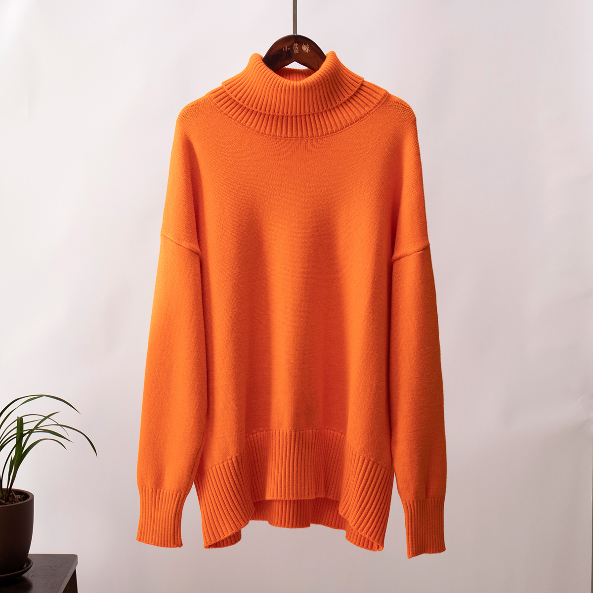 Loose knitted pullover sweater for women