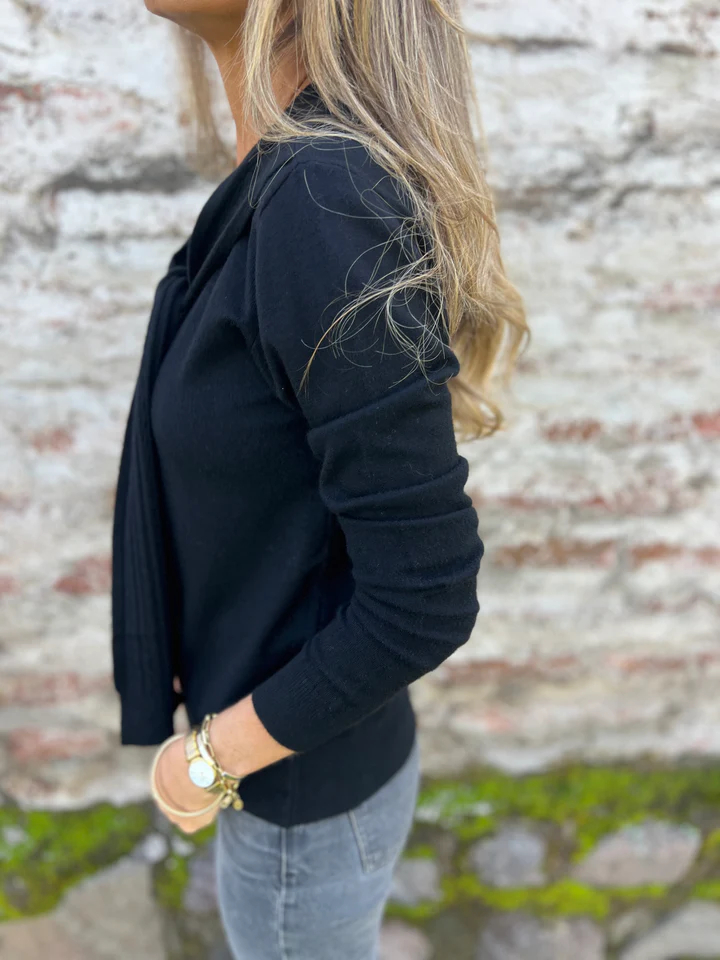 CLEARANCE SALE🔥Scarf-Collar Knit Sweater 