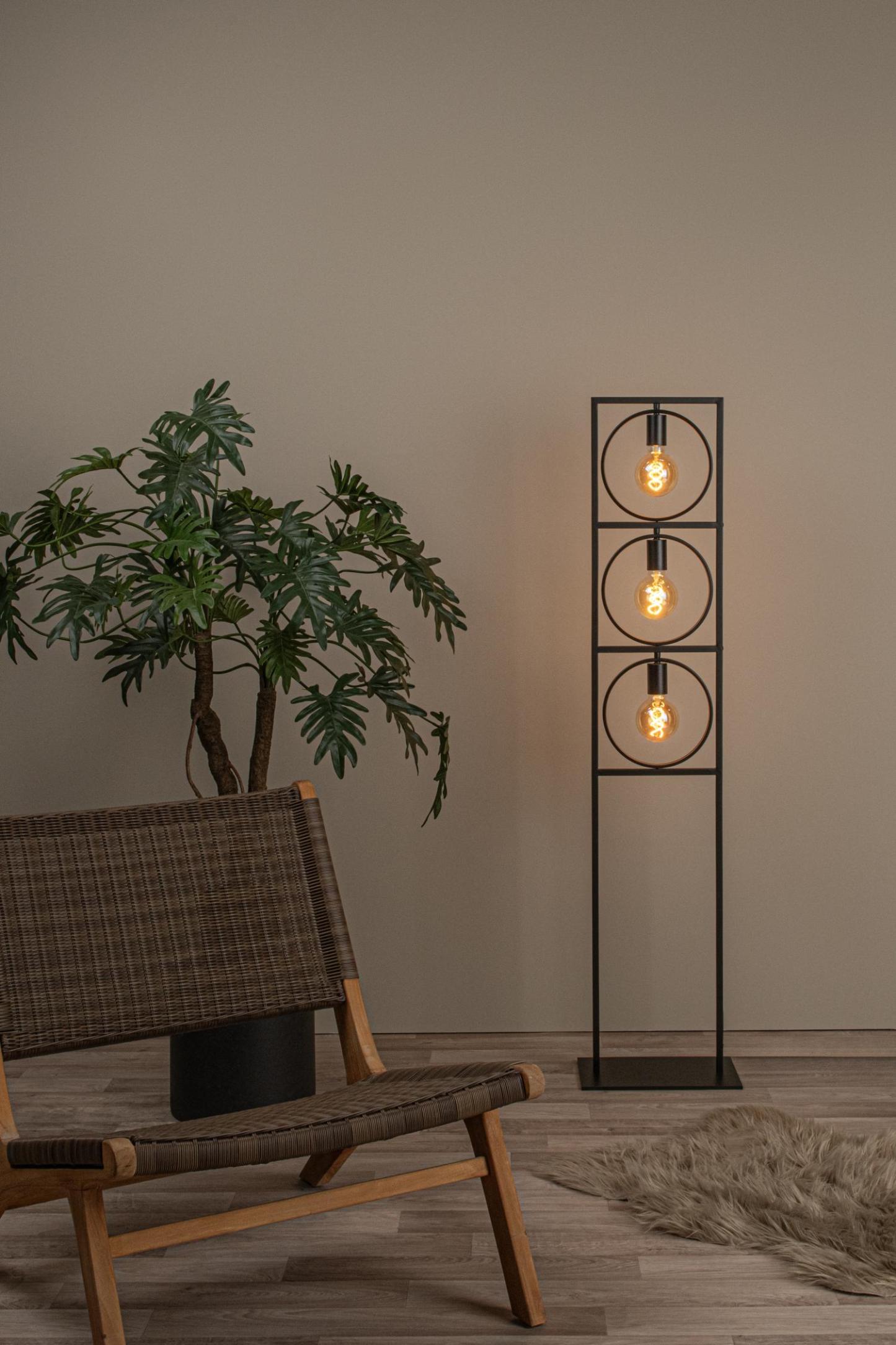 Suus Floor Lamp - Matt Black