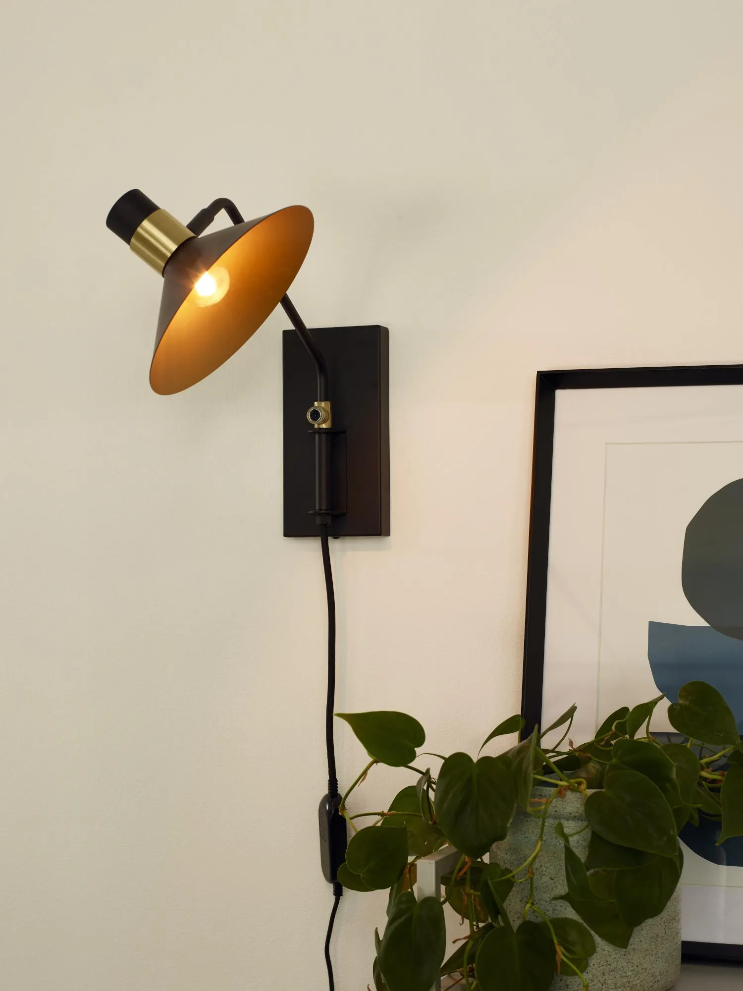 SINGLE ARM WALL LIGHTS
