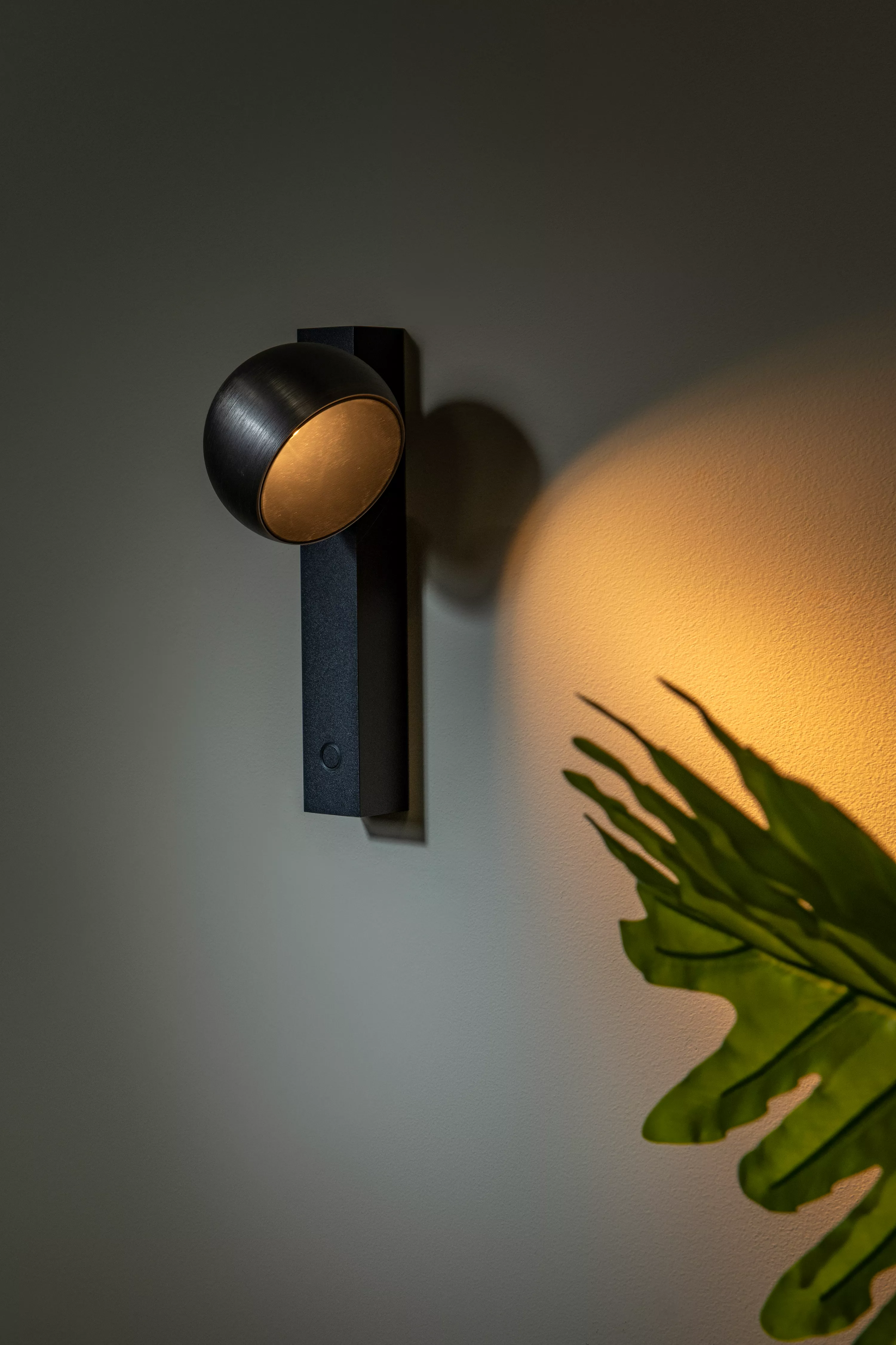 Esfera Wall Light