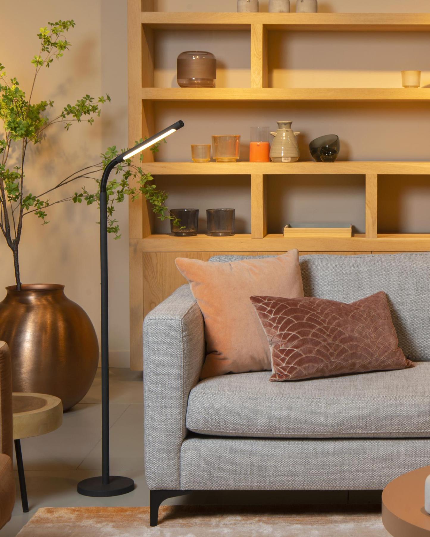 Gilly Floor Lamp - Matt Black/Opal