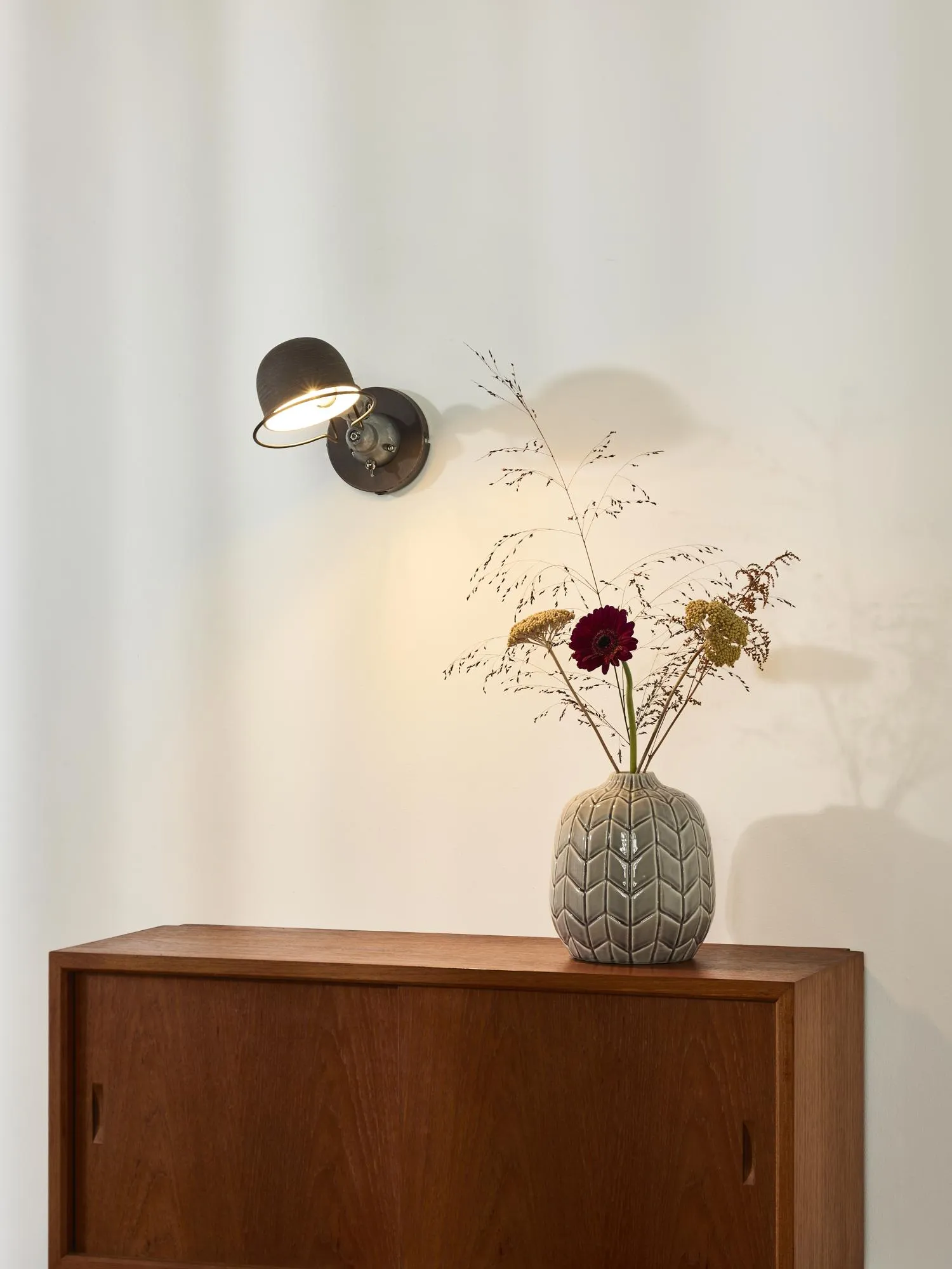 ADJUSTABLE SPOT LIGHTS