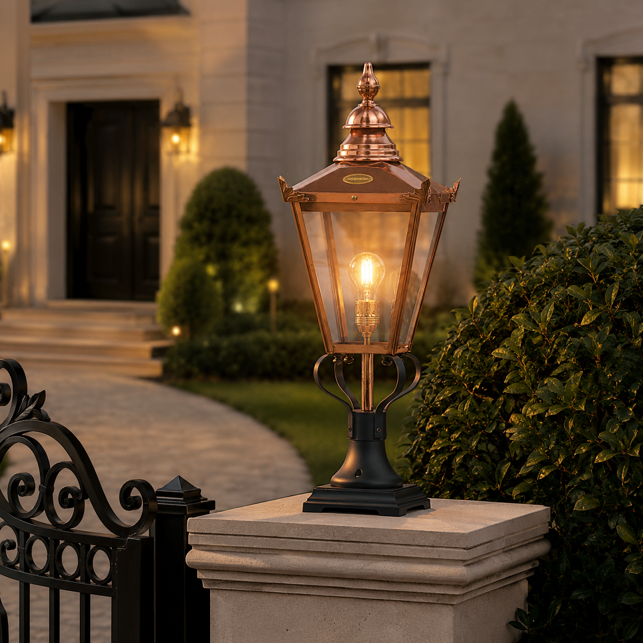 Chelsea Pedestal Light