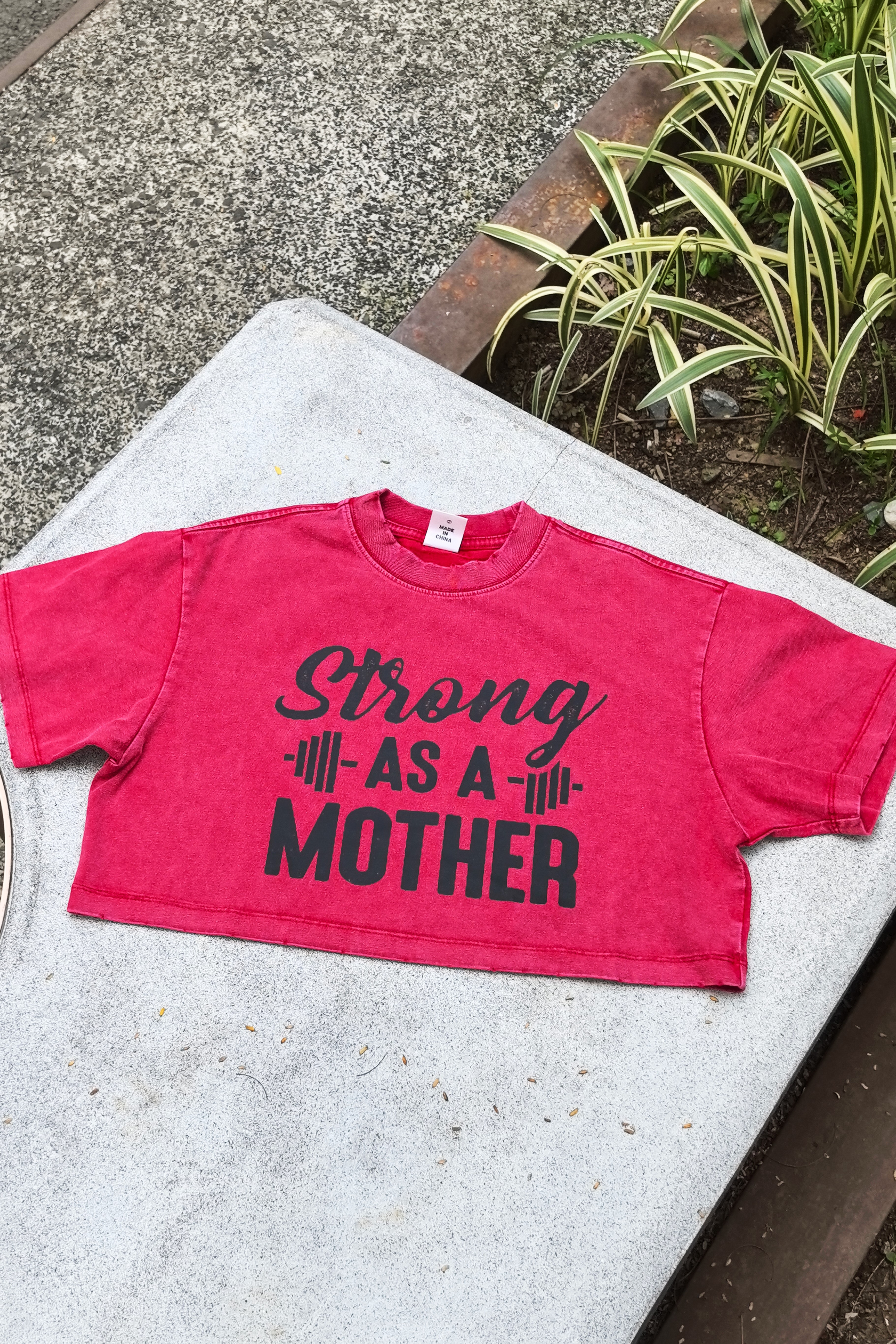 Strong As A Mother Printed Washed Women's Cropped Top