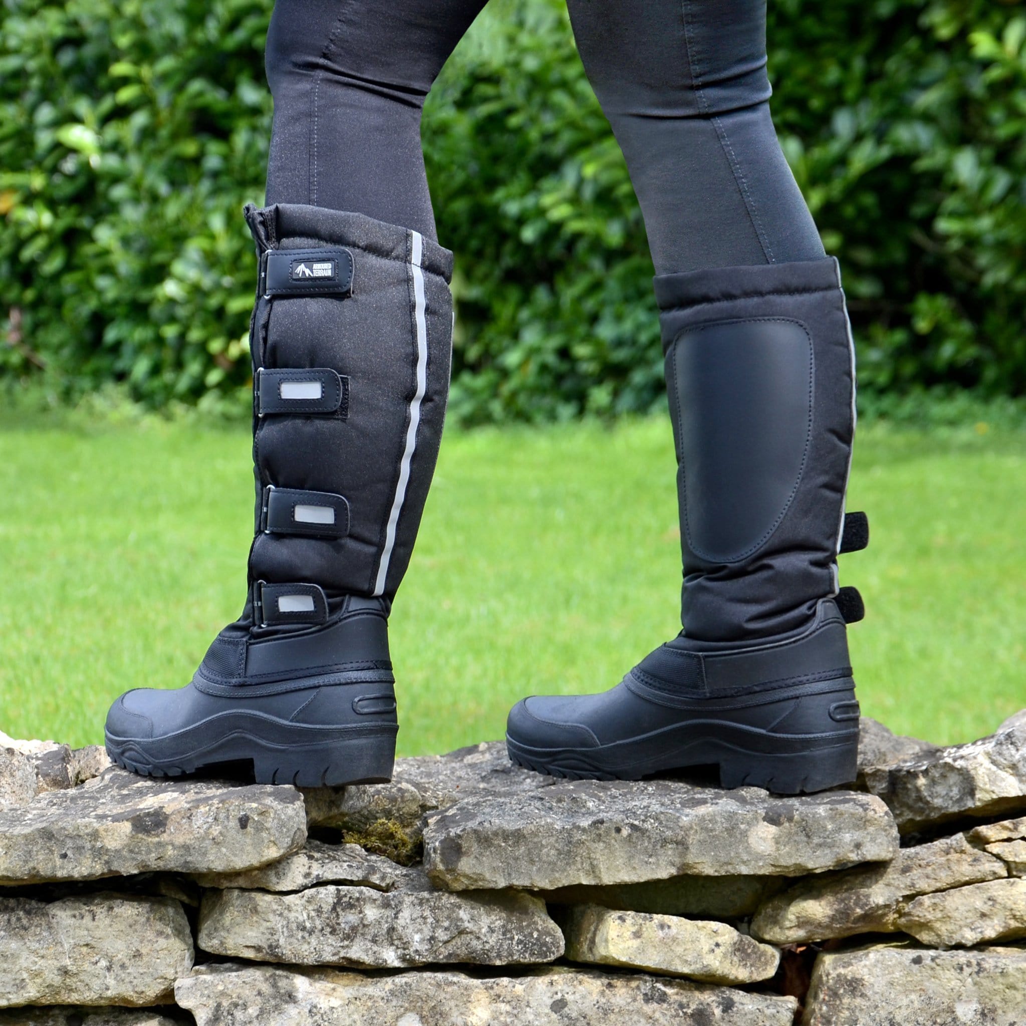 Insulated waterproof outlet riding boots