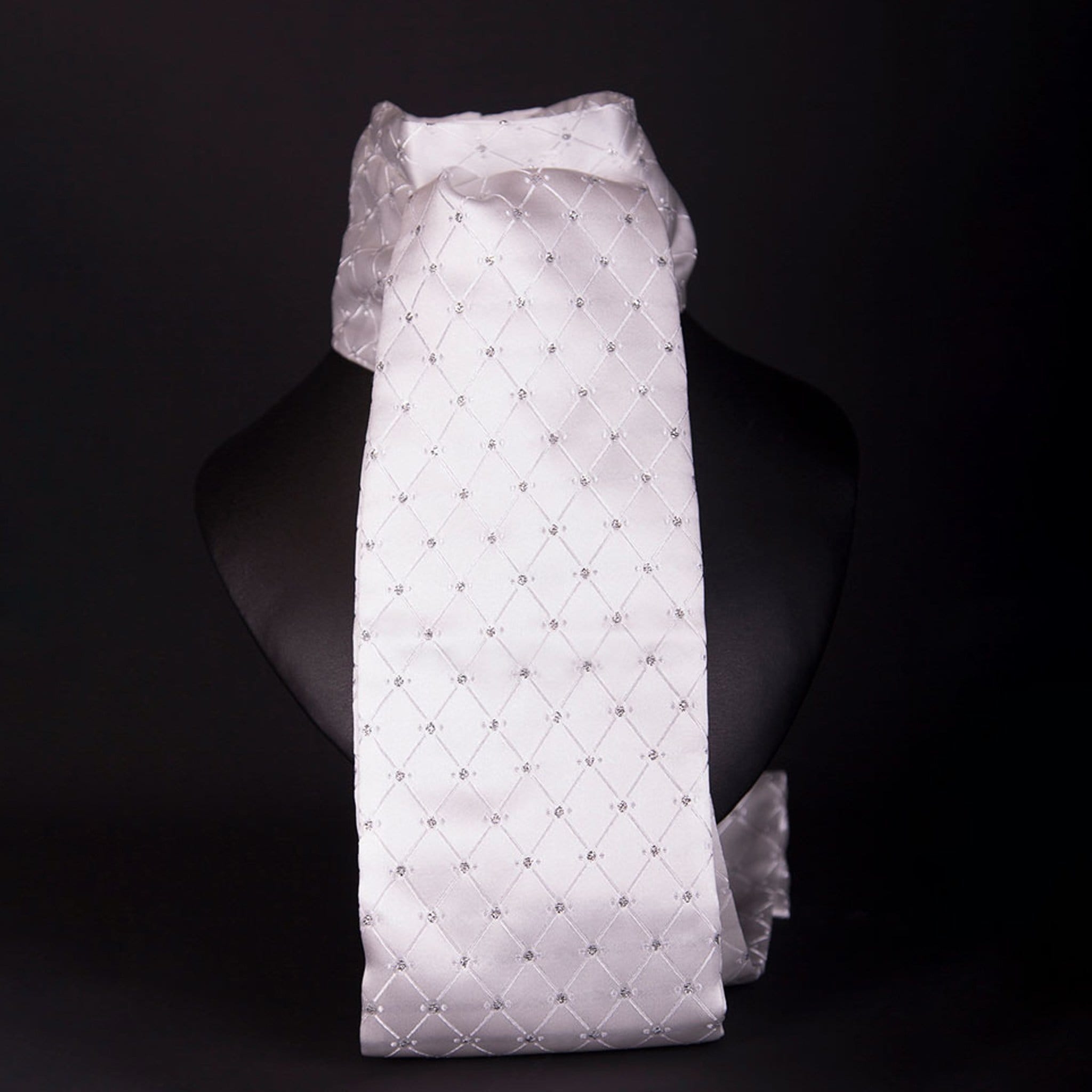 ShowQuest Vintage Samlesbury Untied Stock 19229 White on Black