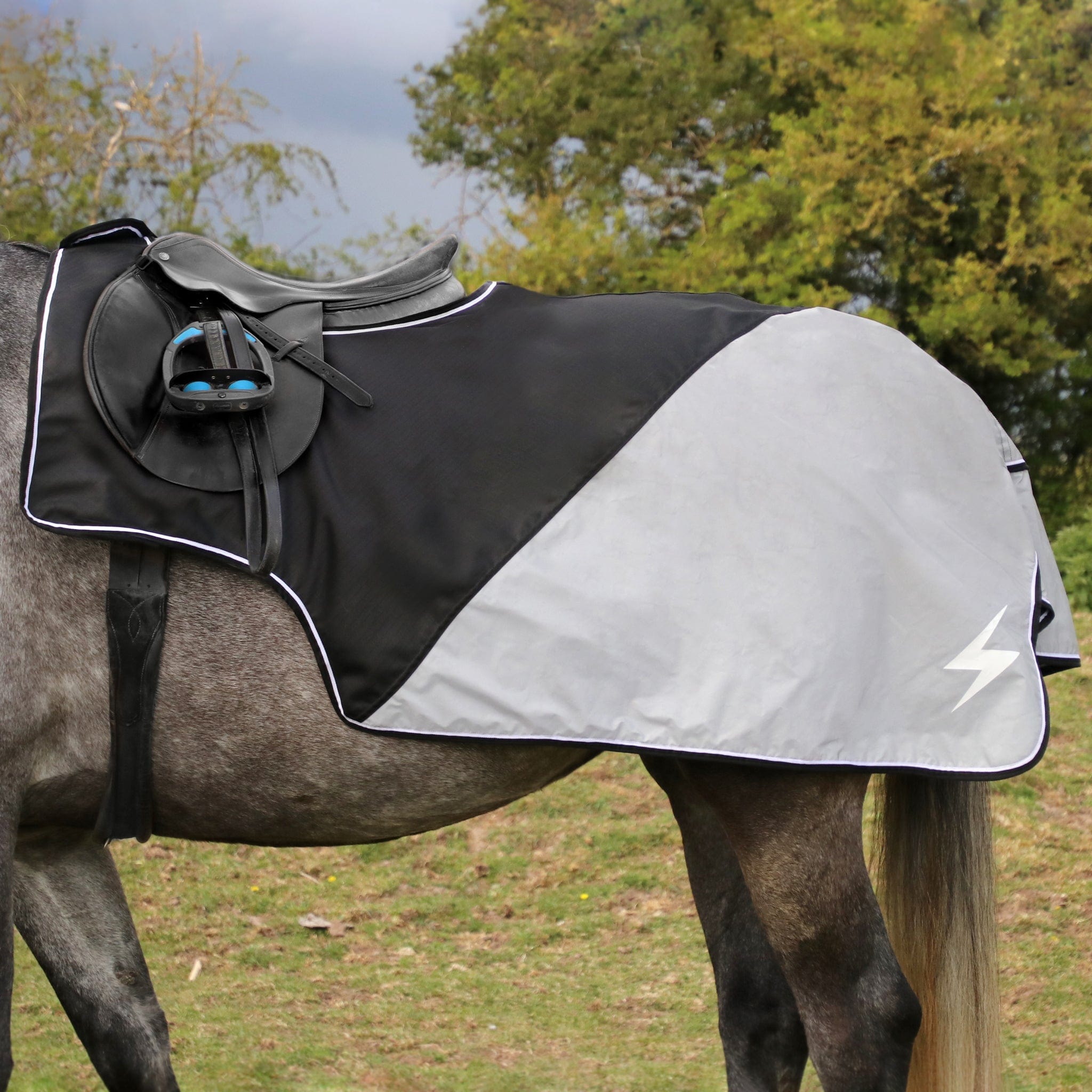 Hy Equestrian Silva Flash Reflective Hi Viz Waterproof Exercise Sheet 32766 Black and Silver Close Up