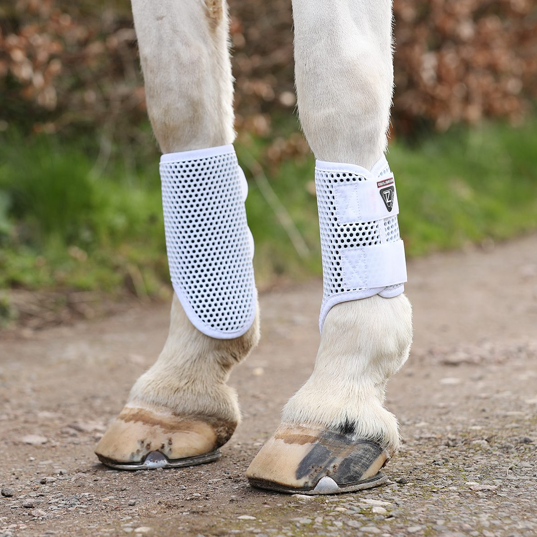 Equilibrium Tri-Zone Brushing Boots - Cob · White