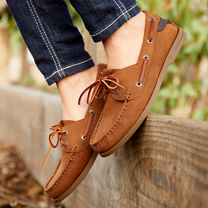 {"default":"Casual Footwear"}