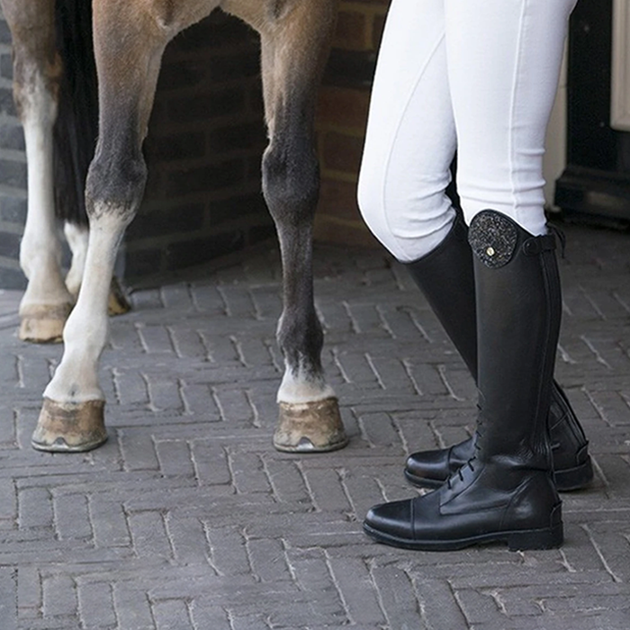 {"default":"Youth Footwear"}