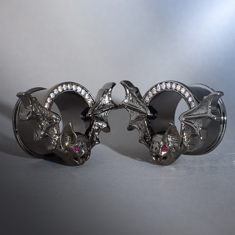 Tungsten Steel Zircon Bloodthirsty Bat Ear Gauge Tunnel(2Pcs)