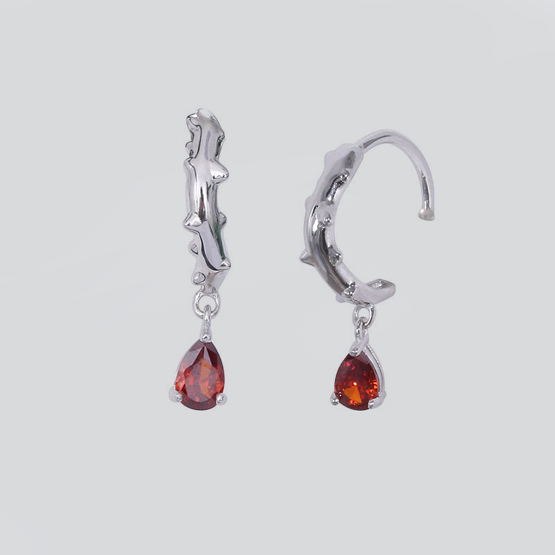 Crimson Veil Lip Cuff