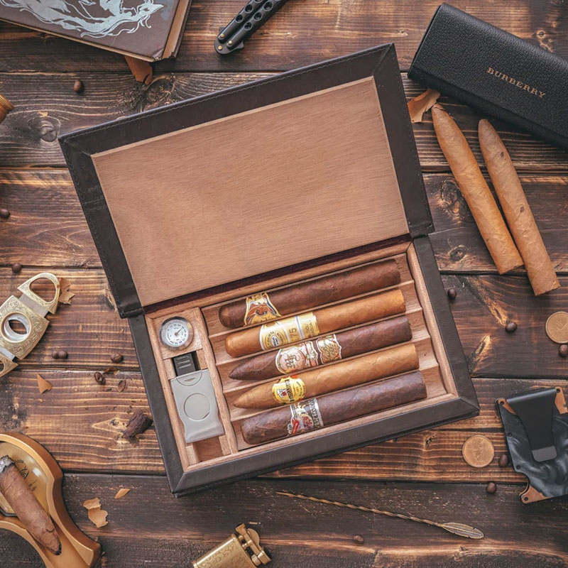 Travel Cigar Case Humidor with Accessories Personalized Leather