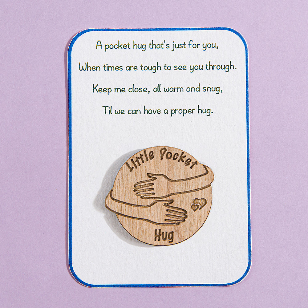 CREATCABIN A Little Pocket Abbraccio Token Heart Long Distance Relationship Keepsake Portachiavi Acciaio Inossidabile Doppio Lato in Pelle PU Regalo per Famiglia Amici Donne Figlia Figlio Argento 3cm