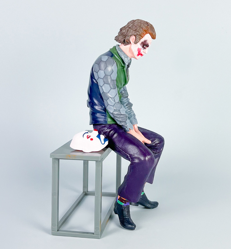 Joker DC Heath Ledger American comic book Dark Knight Joker Suicide Squad anime figurine car ornament doll