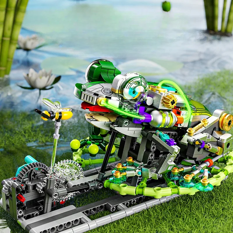 898 pcs New frog model children's mechanical toys, building blocks, teaching toys