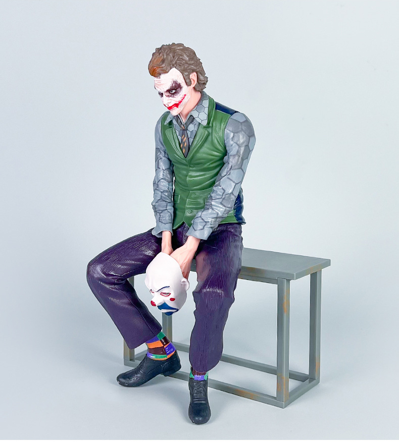 Joker DC Heath Ledger American comic book Dark Knight Joker Suicide Squad anime figurine car ornament doll