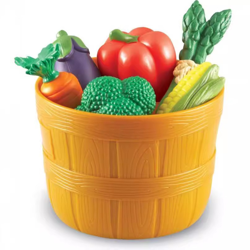 Hot-selling simulated play toys for preschoolers, focusing on color recognition and sorting of fruits and vegetables, including soft rubber toys for kitchen use.