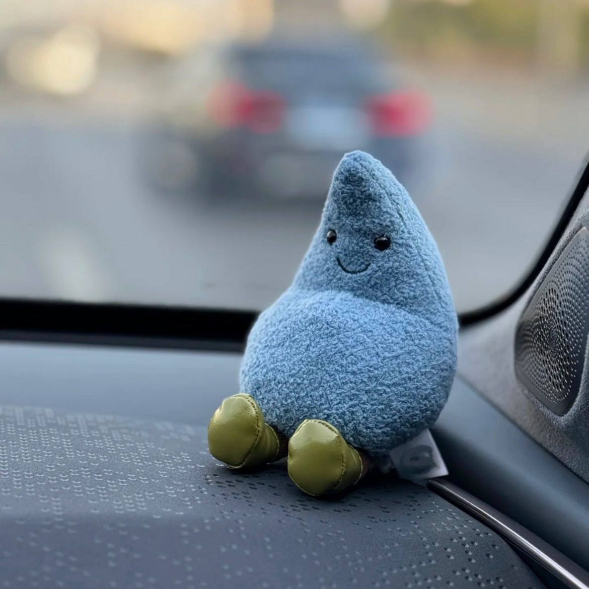 British JE fun happy raindrop doll doll companion comfort plush doll spring and summer new products