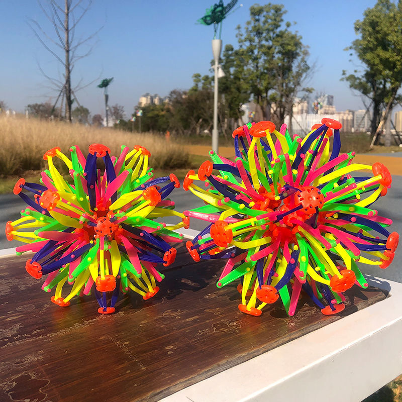 Hot sale children's luminous magic telescopic ball blooming ball hand grab foot kick blooming ball to make it bigger and smaller