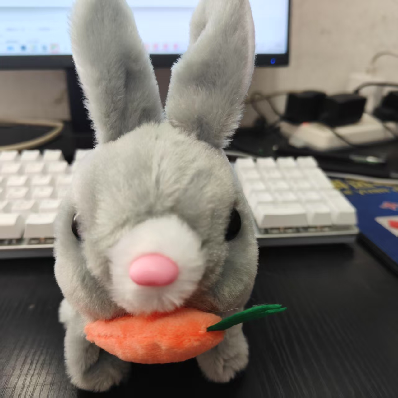 Hot-selling simulation electric carrot rabbit can walk, call and shake ears plush toy