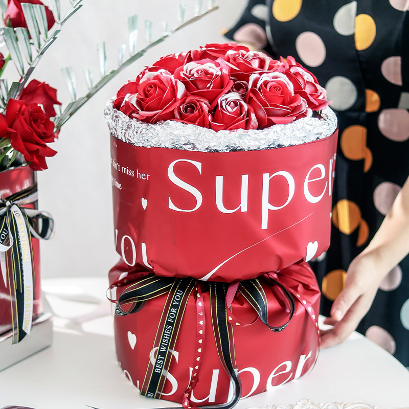 Papel para Ramos en Esfera/Round Bouquet con Letras 'Te Amo' - Tendencia en Redes 2025 - Material Premium para Floristerías - Venta Exclusiva al por Mayor