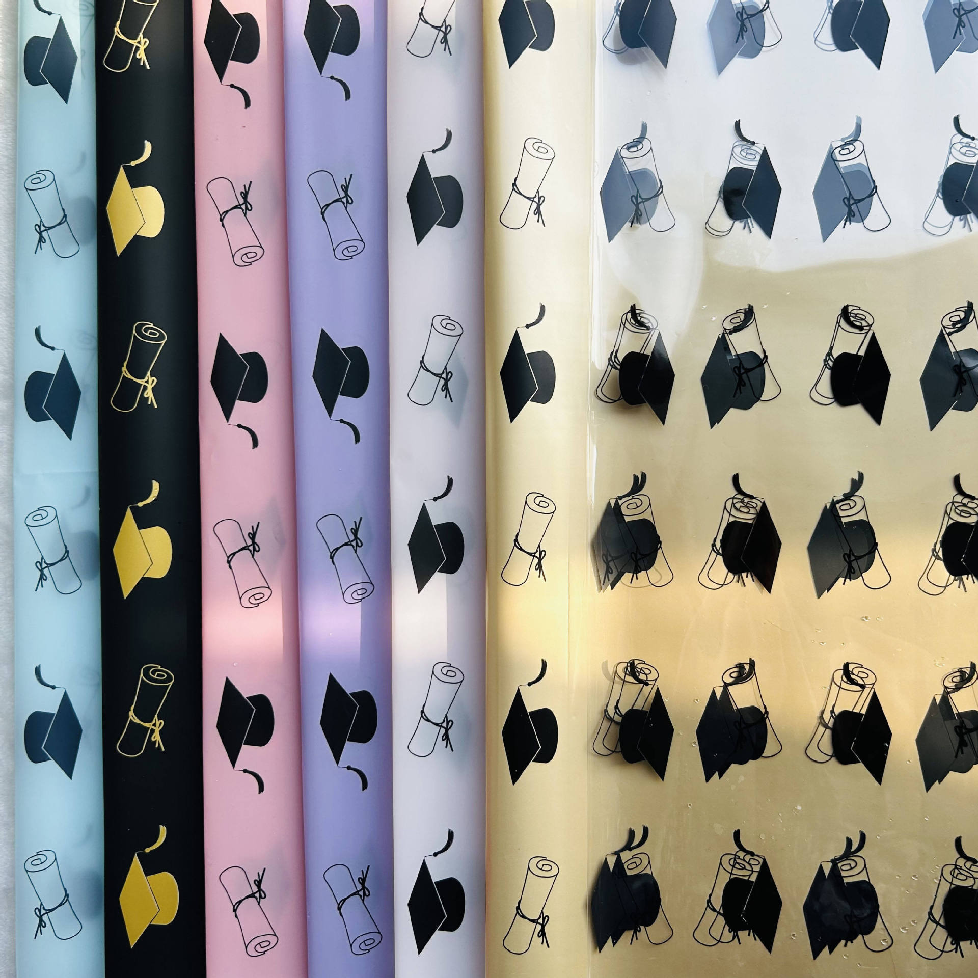 Papel para Ramos de Graduación con Estampado de Birrete y Estilo Elegante - Tema para Fiesta de Graduación Universitaria - Suministro para Floristerías y Mayoristas