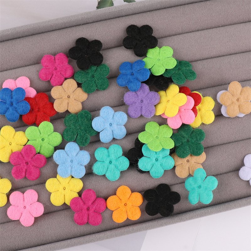 Flores de Fieltro de 2cm - Componentes para Fabricación de Accesorios de Pelo, Ropa, Juguetes y Manualidades - Proveedor Mayorista