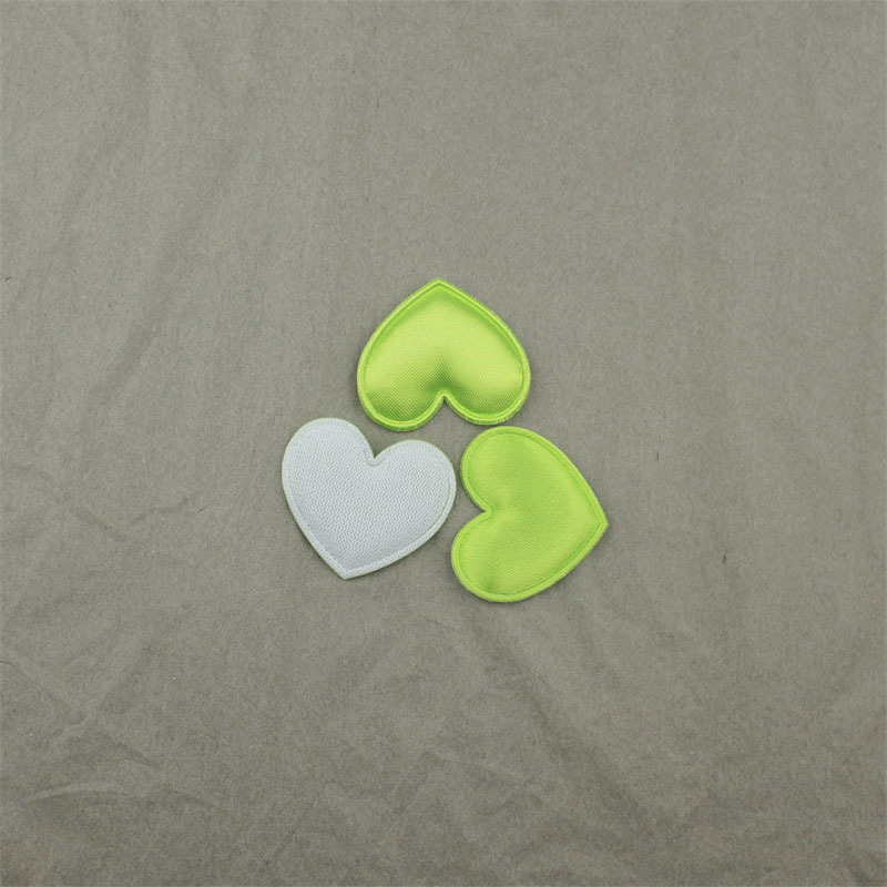 Corazones de Satén de 3.4cm - Componentes para Fabricación de Accesorios de Pelo, Ropa, Muñecas y Manualidades - Proveedor Mayorista