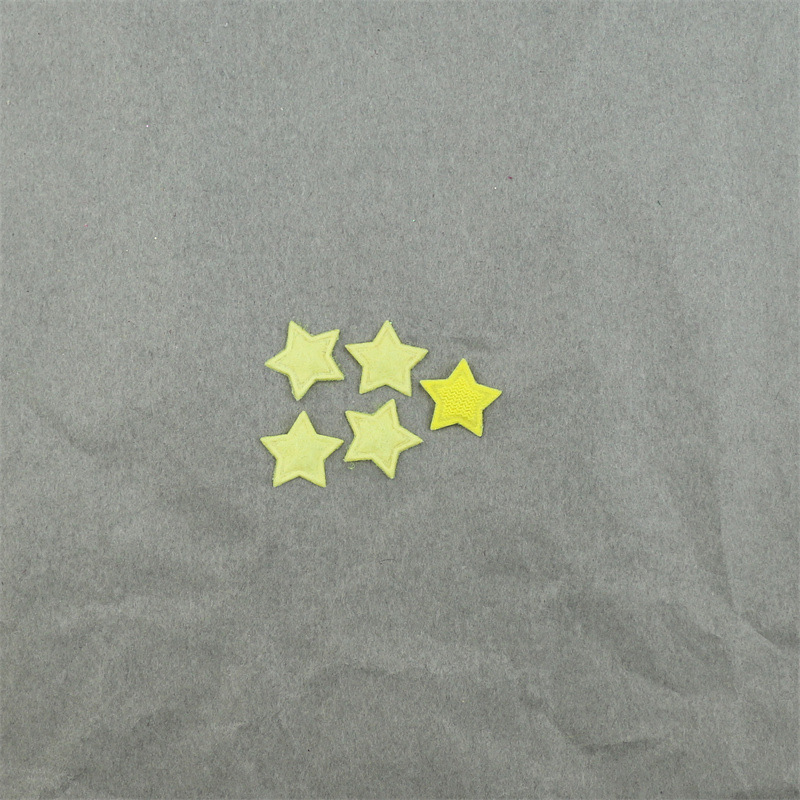 Estrellas Mini de Fieltro de 1.3cm con Estampado - Componentes para Fabricación de Accesorios de Pelo, Manualidades y Decoración - Proveedor Mayorista