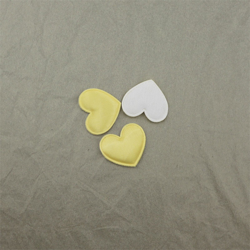 Corazones de Satén de 3.4cm - Componentes para Fabricación de Accesorios de Pelo, Ropa, Muñecas y Manualidades - Proveedor Mayorista