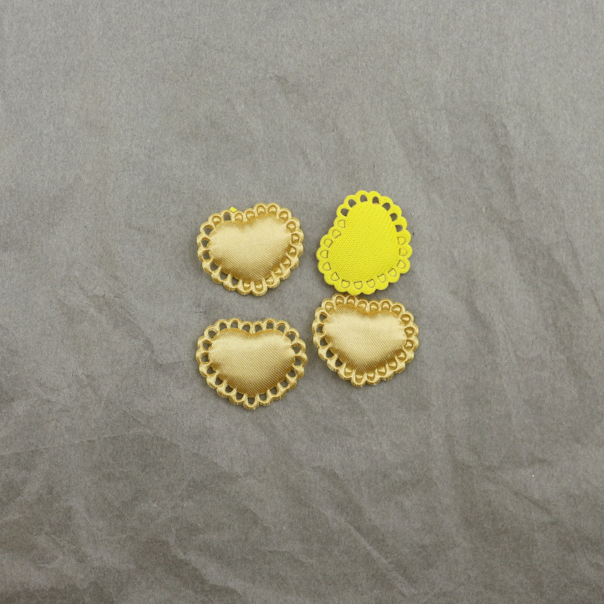 Corazones de Encaje Calado de 2.9cm - Componentes para Fabricación de Accesorios de Pelo, Ropa de Muñecas y Manualidades - Proveedor Mayorista 