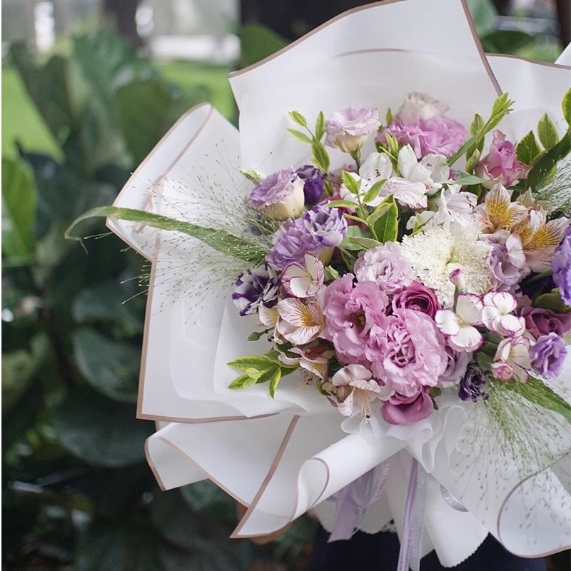 Film Translúcido para Envolver Flores con Borde Dorado - Papel Impermeable de Alta Gama para Bouquets - Fabricante para Venta al por Mayor (Mín. 50 Unidades)