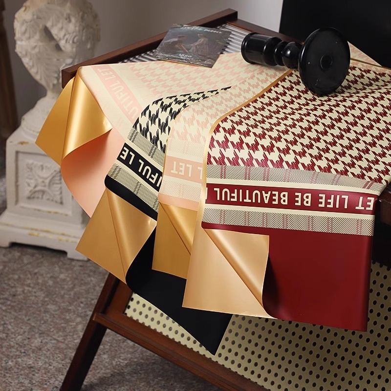 Papel para Envolver Flores a Prueba de Agua de Alta Resistencia, Estampado de Pata de Gallo - Ideal para Floristerías y Mayoristas