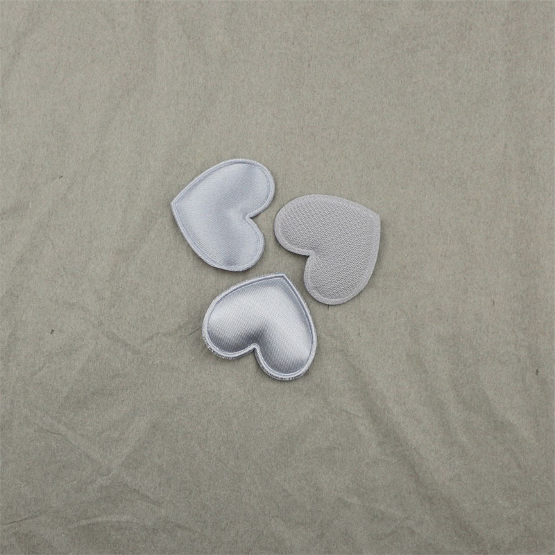 Corazones de Satén de 3.4cm - Componentes para Fabricación de Accesorios de Pelo, Ropa, Muñecas y Manualidades - Proveedor Mayorista