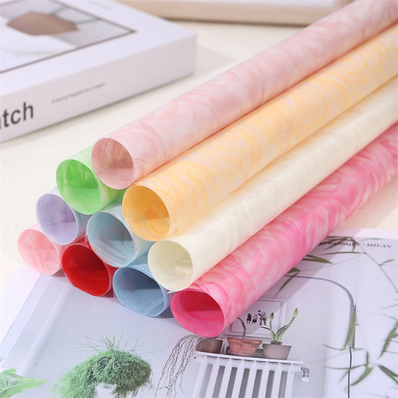 Papel para Envolver Rosas con Diseño Clásico - Impermeable para Bouquets - Uso en San Valentín, Cumpleaños y Eventos - Venta al por Mayor para Florerías (Mín. 500 Hojas)