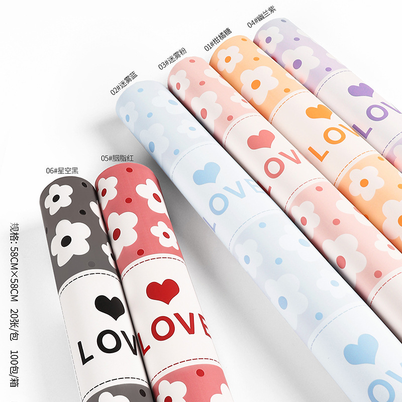 Papel para Flores con Diseño 'Love' y Corazones Dulces - Para Declaraciones de Amor y San Valentín - Acabado de Lujo para Bouquets Románticos - Venta al por Mayor para Florerías