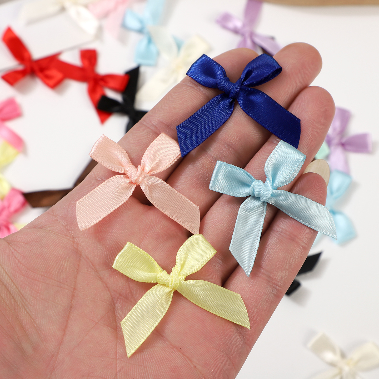 Moños de Tela en Stock - Componentes para Fabricación de Accesorios de Pelo, Ropa y Calzado - Proveedor Mayorista con Envío Inmediato 