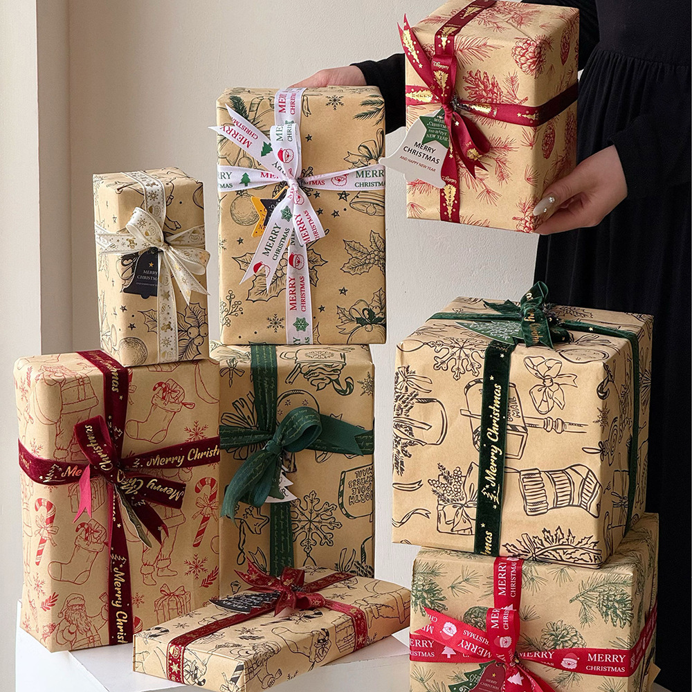 Papel Kraft para Envolver Flores con Estampado Navideño (Santa Claus, Piñas) - Nuevo Diseño 2024 - Suministro Exclusivo para Mayoristas - Ideal para Temporada Navideña