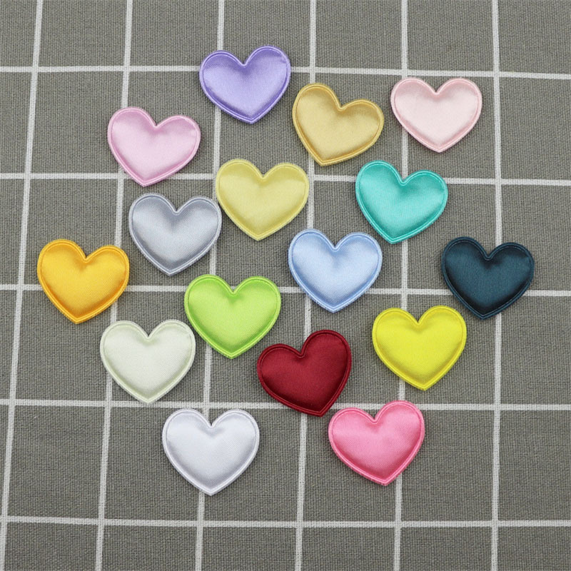 Corazones de Satén de 3.4cm - Componentes para Fabricación de Accesorios de Pelo, Ropa, Muñecas y Manualidades - Proveedor Mayorista