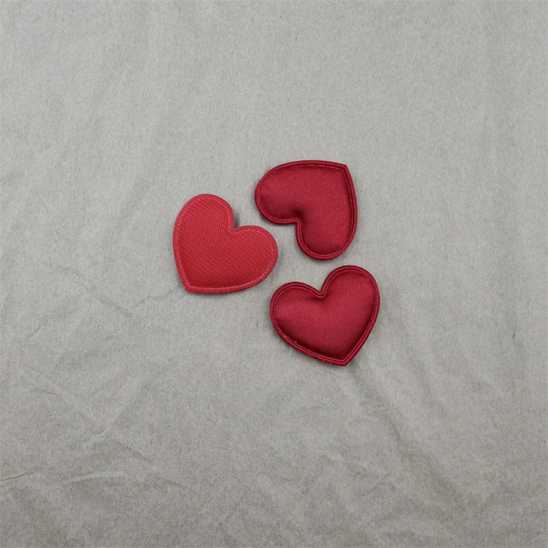 Corazones de Satén de 3.4cm - Componentes para Fabricación de Accesorios de Pelo, Ropa, Muñecas y Manualidades - Proveedor Mayorista