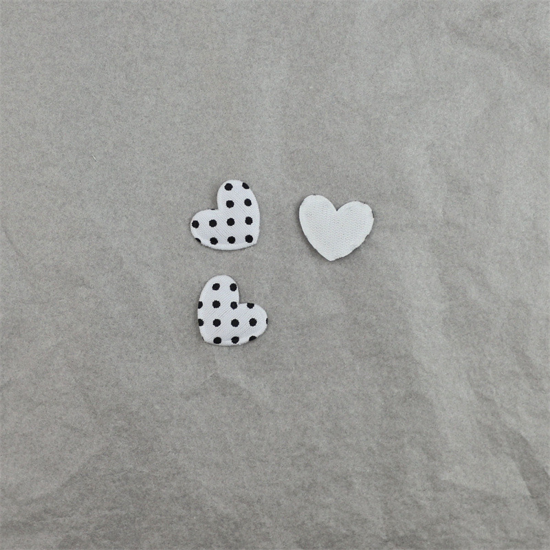 Corazones de Tela de Puntos de 1.8cm con Estampado - Componentes para Fabricación de Accesorios de Pelo, Ropa, Juguetes y Manualidades - Proveedor Mayorista