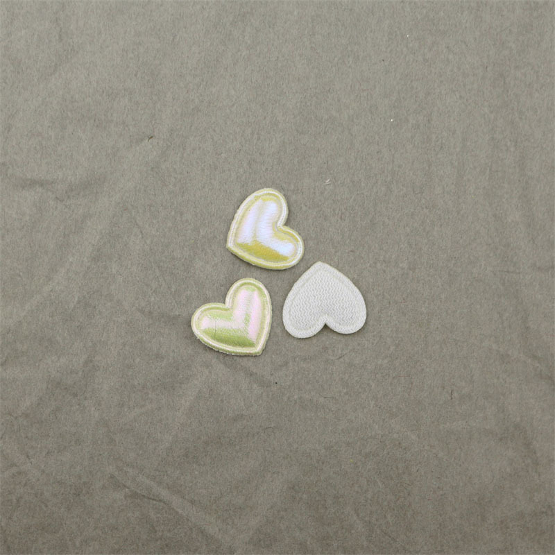 Corazones de Tela Nacarada de 1.7cm - Componentes para Fabricación de Accesorios de Pelo, Ropa, Calzado y Manualidades - Proveedor Mayorista